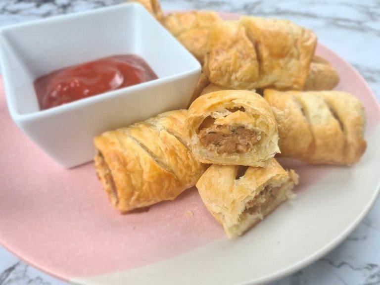 Mum’s Easy Sausage Rolls with Spinach and Garlic