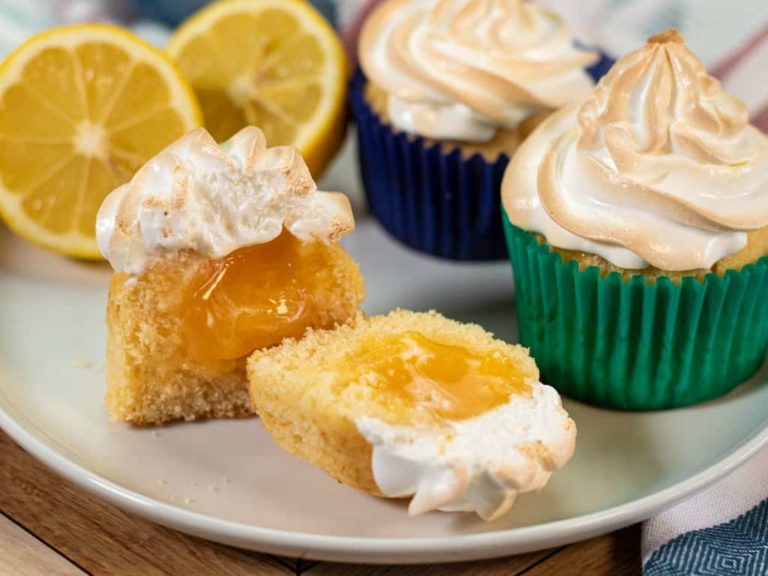 Easy Lemon Meringue Cupcakes that Everyone Will Want