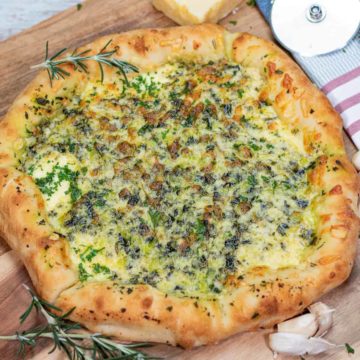 featured-image-for-weber-q-stuffed-crust-garlic-and-herb-pizza