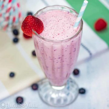 Main-featured-image-for-raspberry-and-blueberry-smoothie-recipe