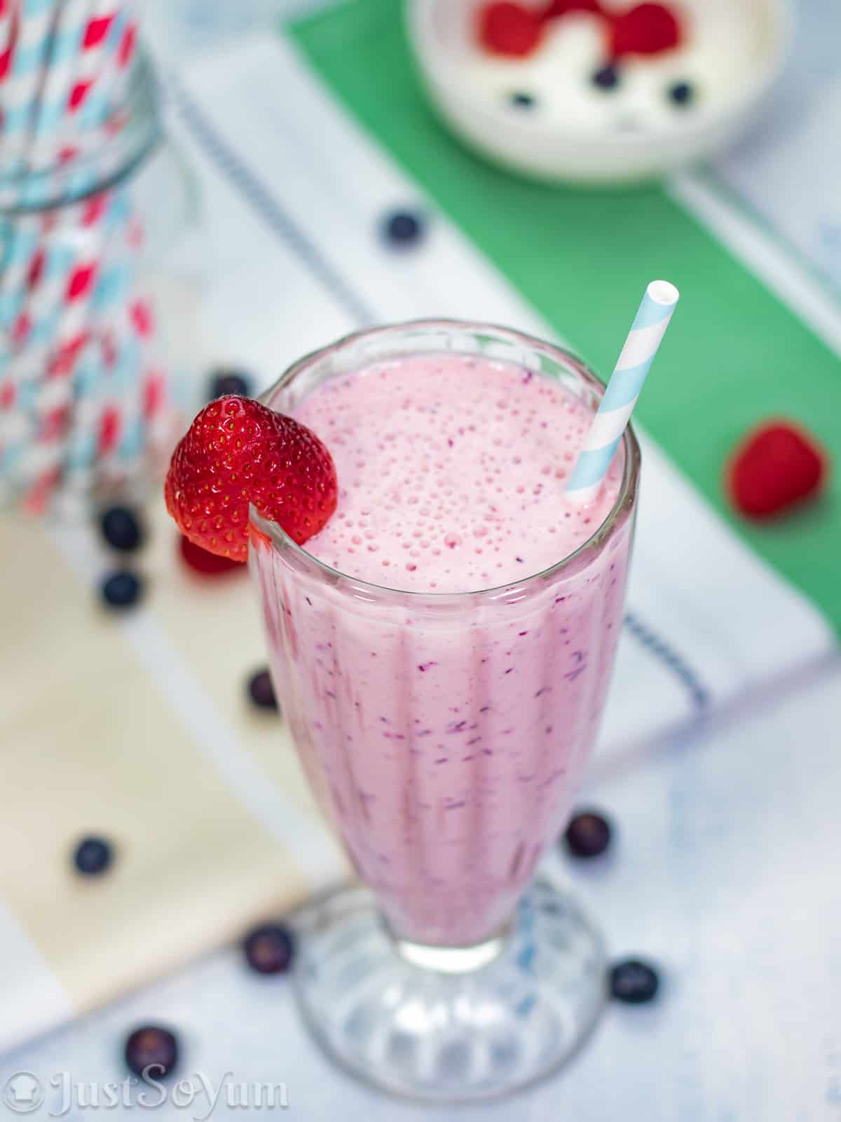 website-featured-image-for-raspberry-and-blueberry-smoothie