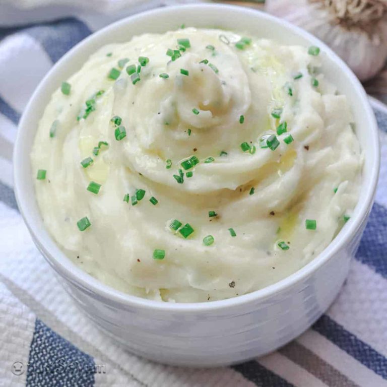 Creamy Garlic and Chives Mashed Potatoes