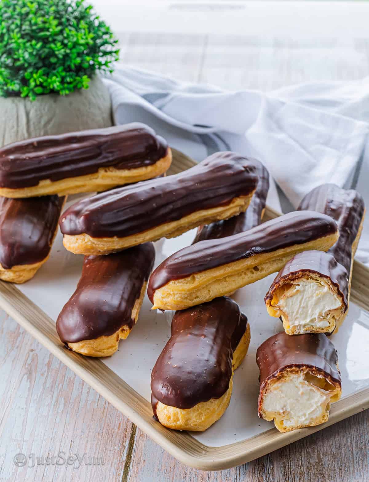 post-image-for-chocolate-eclairs-with-whipped-cream-filling