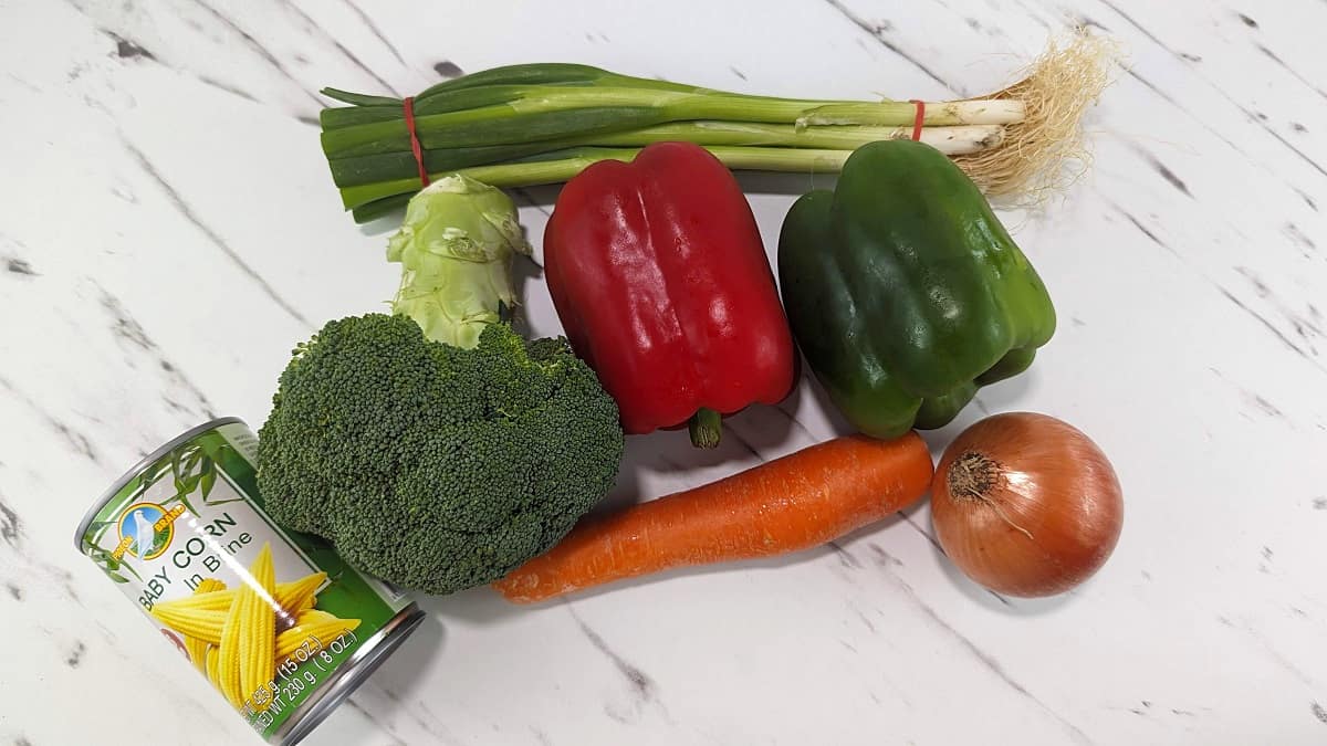 Stir-fried vegetable Ingredients needed to make Chinese chicken and vegetables